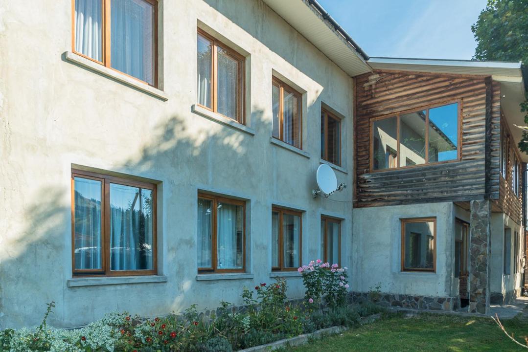 Старе Подвір'Я Verkhovyna Exterior photo